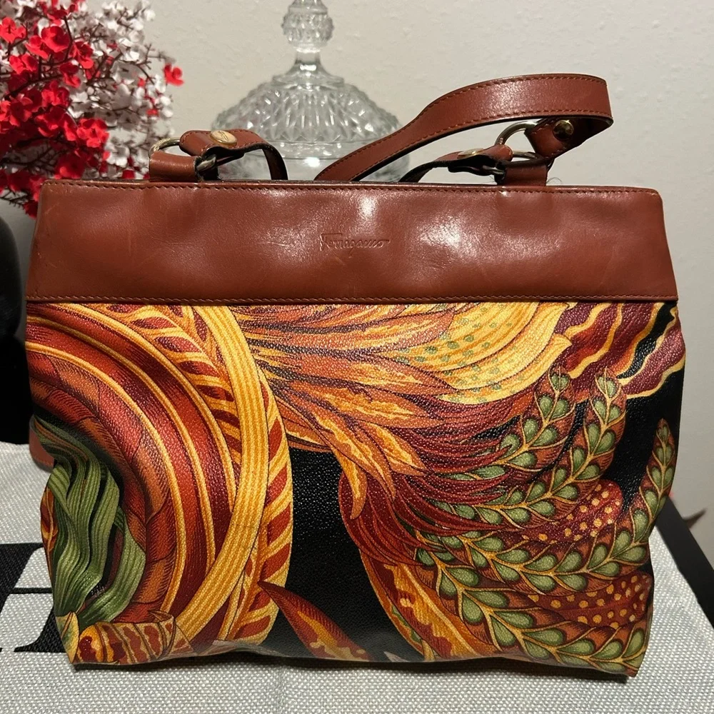 Salvatore Ferragamo Botanical Print Canvas and Leather Shoulder Bag - Picture 2 of 15